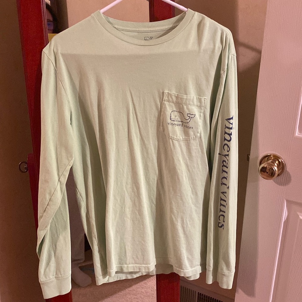 Vineyard vines, long sleeve men’s T-shirt. Size medium